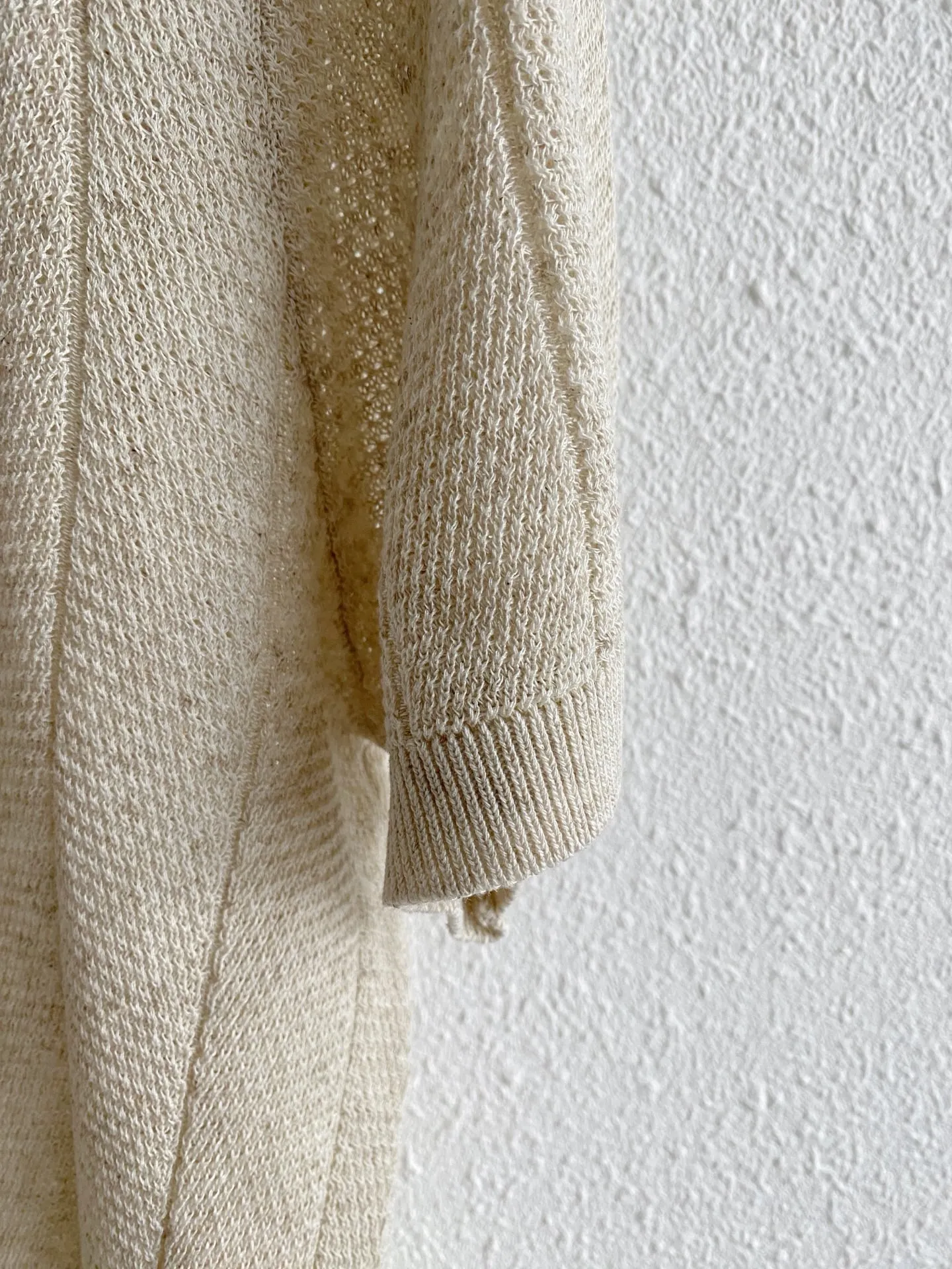 Brunello Cucinelli old money style half-zip knitted Polo shirt, Classic design, the fabric is made of linen + lyocell/cotton blended material, which combines the breathable freshness of linen and the drape and silky smoothness of lyocell. It is not sweaty or sticky when worn in summer. Sizes: M-3XL